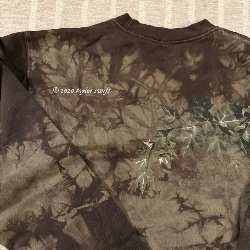 Taylor Swift Ivy Crewneck — Official Merch - Picture 4 of 4
